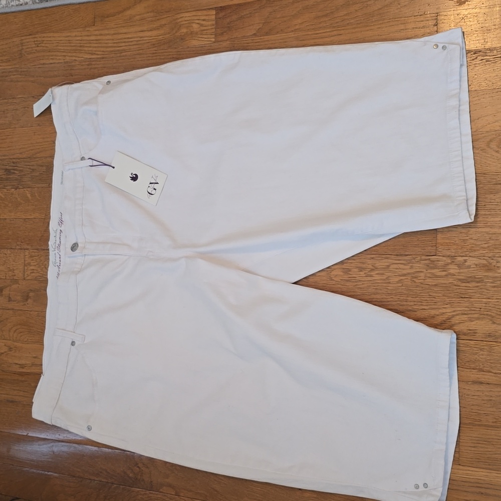GLORIA VANDERBILT BRAND WOMENS PLUS SIZE WHITE CAPRIS SIZE 24W